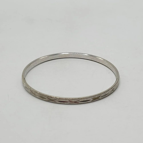 Trifari Textured Silver Tone Cross Etch Cut Vintage Bangle Bracelet Size Medium - Picture 5 of 5